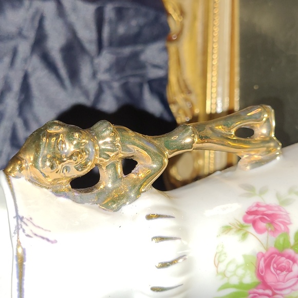 A unique vase with a gold figure on each side used as handles trims in gold 6" - Picture 2 of 8